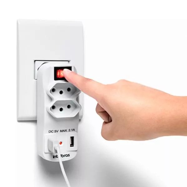 Adaptadores de tomada com carregador USB