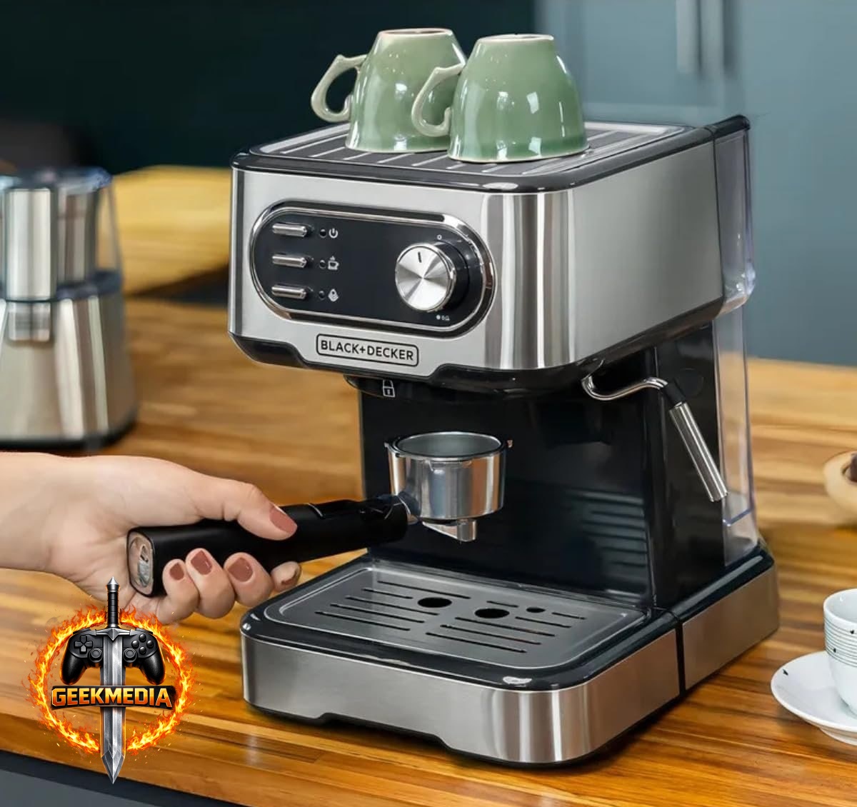Cafeteira Espresso Black & Decker Multifunções Cáps e Tradicional 110V