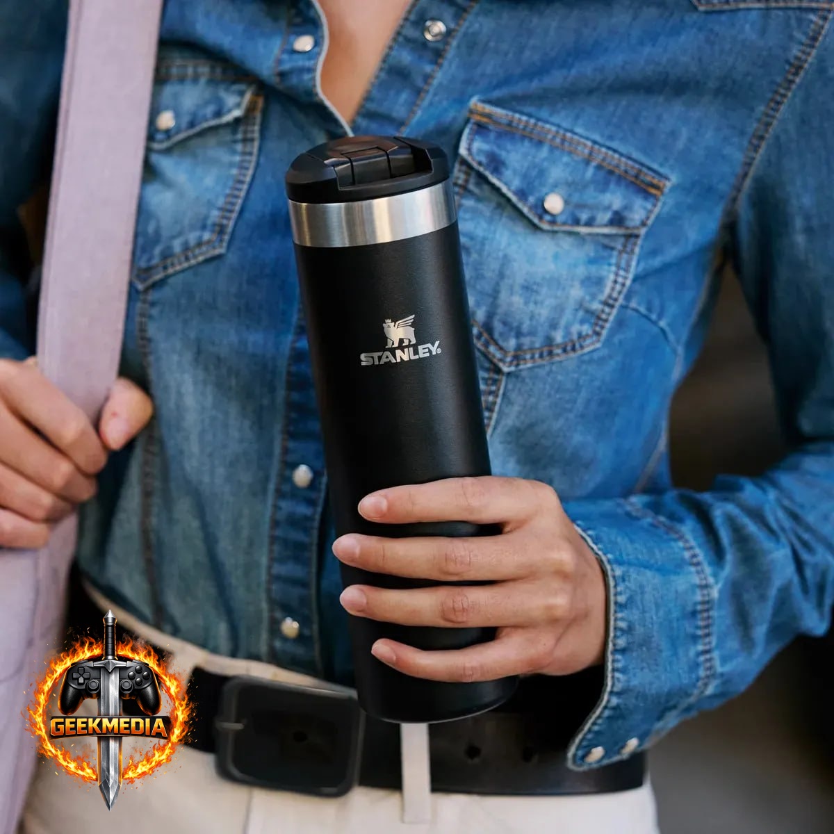 Stanley Aerolight Transit Slim Black 2.0 591ml - Garrafa Térmica